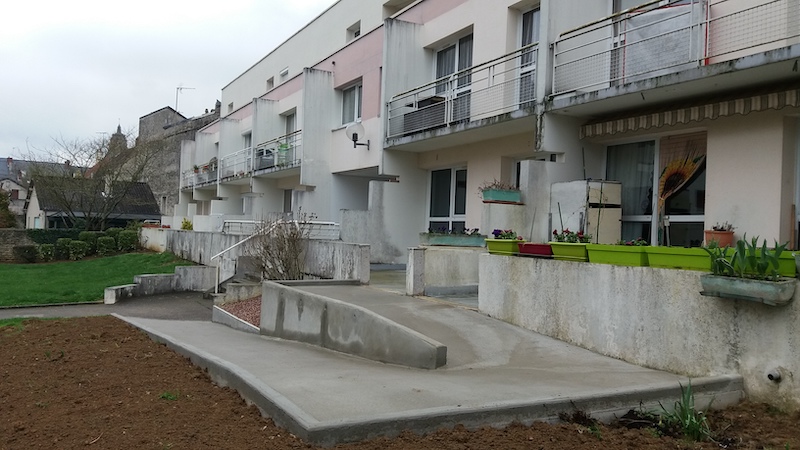 Maconnerie Beche Pain Bourdelas Rampe PMR Bloc roue en pierre granit
