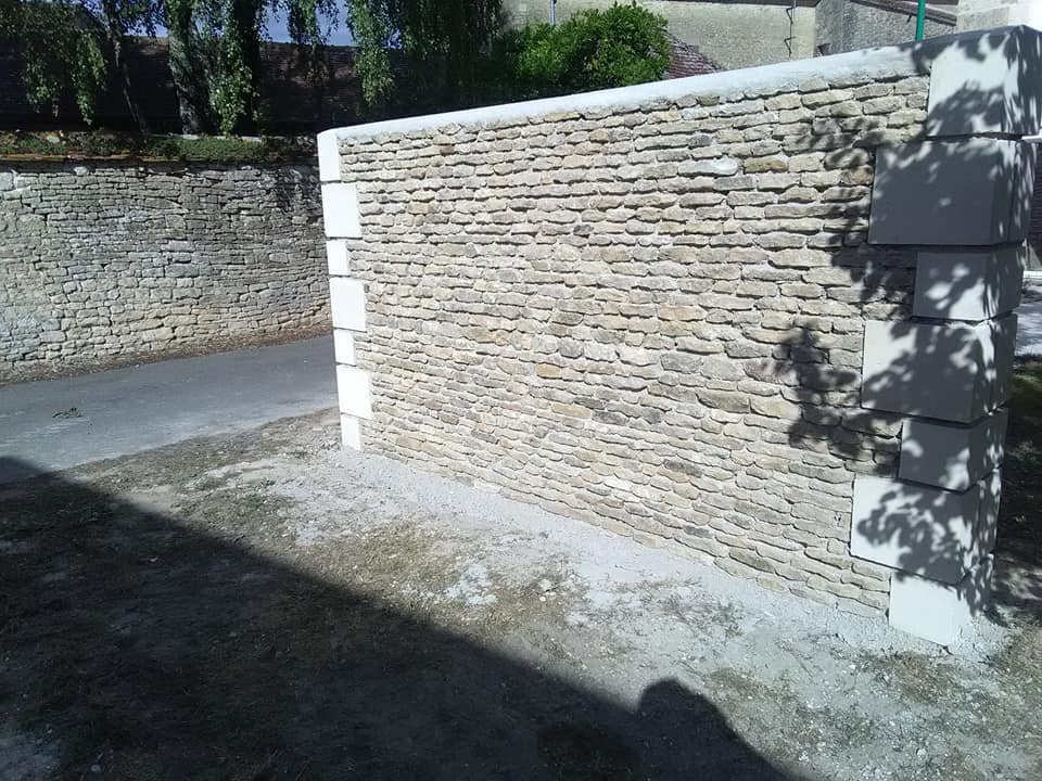 Maconnerie Beche Pain Bourdelas mur denceinte