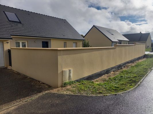 Réalisation d'un mur de clôture en limite de propriété Réalisation d'un mur de clôture en limite de propriété