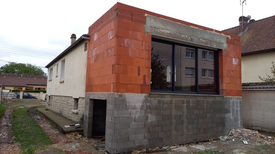 Agrandissement d'une maison et création d'une baie vitrée Agrandissement d'une maison et création d'une baie vitrée