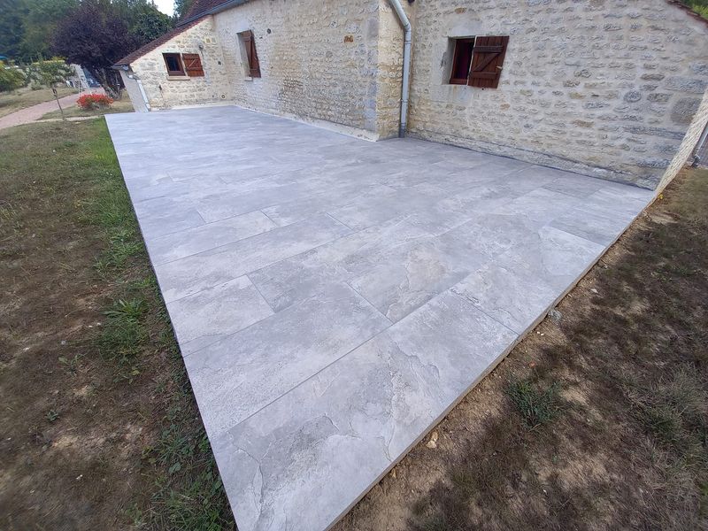 Réalisation d'une terrasse de 50 mètres carrés en pavé des Indes