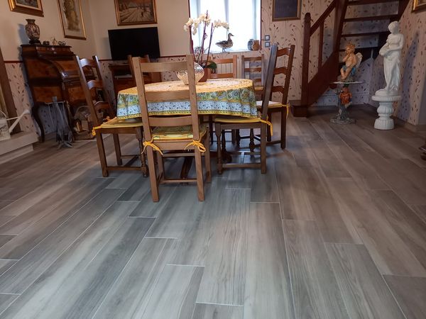 SARL-BECHE-PAIN-BOURDELAS-Argentan_Réalisation d'une dalle béton avec isolation et d'un carrelage imitation parquet en continuité avec la véranda que nous avons fait à l'été 2021 SARL-BECHE-PAIN-BOURDELAS-Argentan_Réalisation d'une dalle béton avec isolation et d'un carrelage imitation parquet en continuité avec la véranda que nous avons fait à l'été 2021